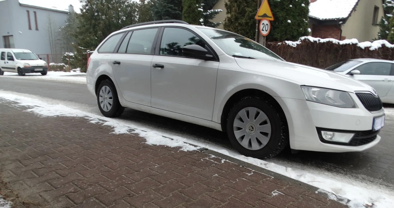 Skoda Octavia cena 36000 przebieg: 209587, rok produkcji 2016 z Poznań małe 56